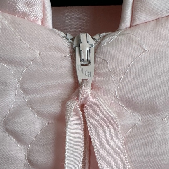 BARBIZON Vintage Quilted Pink Satin Long Robe Embroidered Zip Front Girly - Picture 13 of 16
